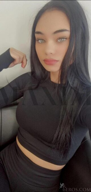 Selina, 19 Jahre alt Französisch Girl in Zürich City